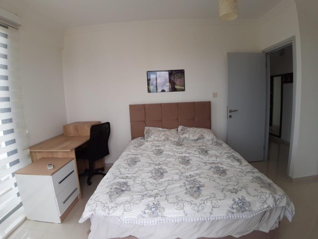 Girne merkez satılık komple bina. 18 Esyali apartman 2+1 ve 1+1 + lojman 10 oda. Yuksek kira getirisi. 