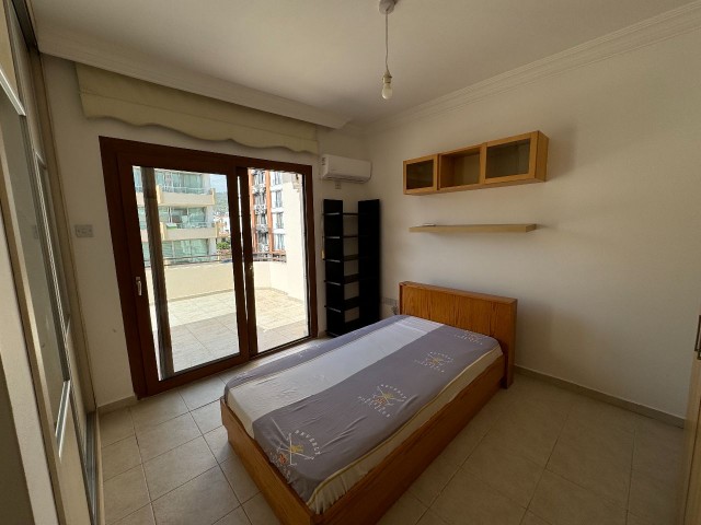 Penthouse-Wohnung mit 2 Schlafzimmern zu vermieten im Stadtzentrum von Kyrenia