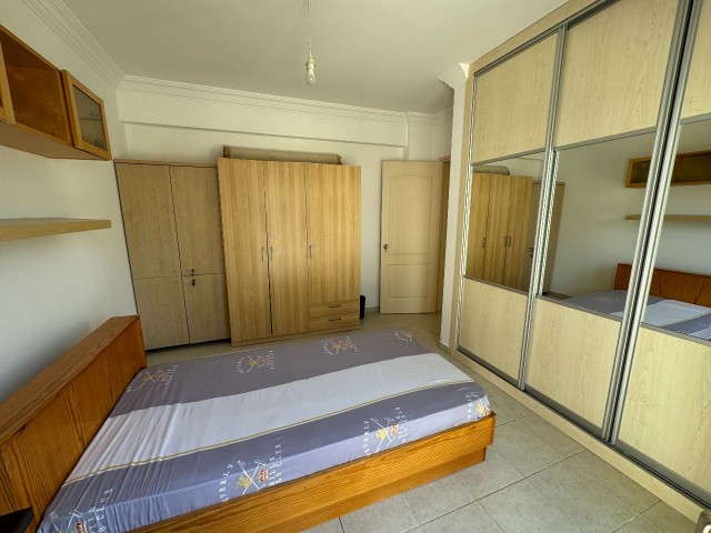 Penthouse-Wohnung mit 2 Schlafzimmern zu vermieten im Stadtzentrum von Kyrenia