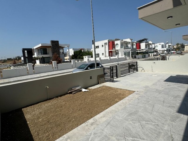 Don't miss the opportunity to own a centrally located villa in Hamitköy at an excellent price! Last 2 villas for sale