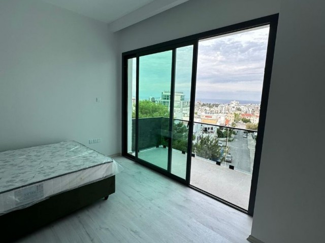 Girne merkezde  PENTHOUSE  (3+1)  esyali yeni