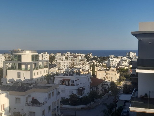 Neu möbliertes PENTHOUSE (3+1) im Zentrum von Kyrenia