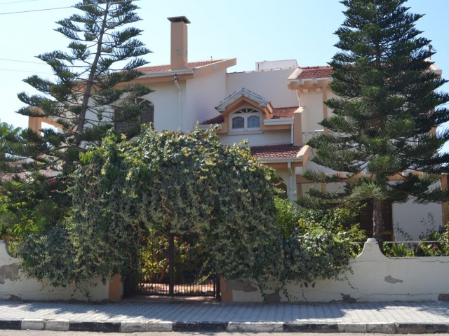 Detached House For Sale in Yeni Boğaziçi, Famagusta