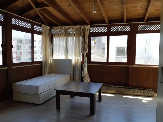 GAZİMAĞUSA MERKEZDE SATILIK 2+1 PENTHOUSE DAİRE