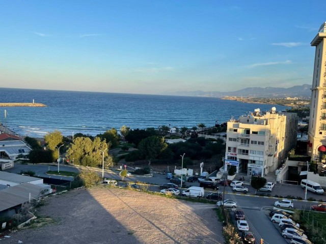 Girne merkezde Lord Palace otel karşısında , full deniz manzaralı 2+1