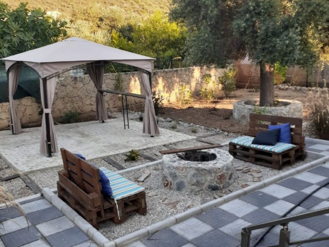 Komplett möblierte 2+1-Villa mit Meerblick, Pool und Garten in der Region Girne Yeşiltepe Ilgaz