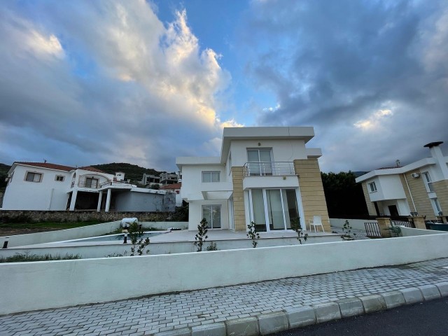 Komplett möblierte 3+1-Villa mit Meerblick, Pool und Garten in der Region Girne Yeşiltepe Ilgaz