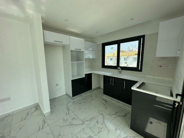 KIBRIS GİRNE ALSANCAK'TA ORTAK YÜZME HAVUZLU SATILIK 2+1 LÜKS DAİRE