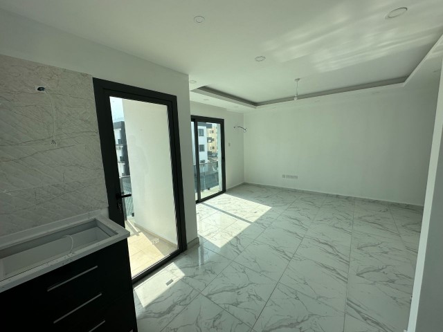 KIBRIS GİRNE ALSANCAK'TA ORTAK YÜZME HAVUZLU SATILIK 2+1 LÜKS DAİRE