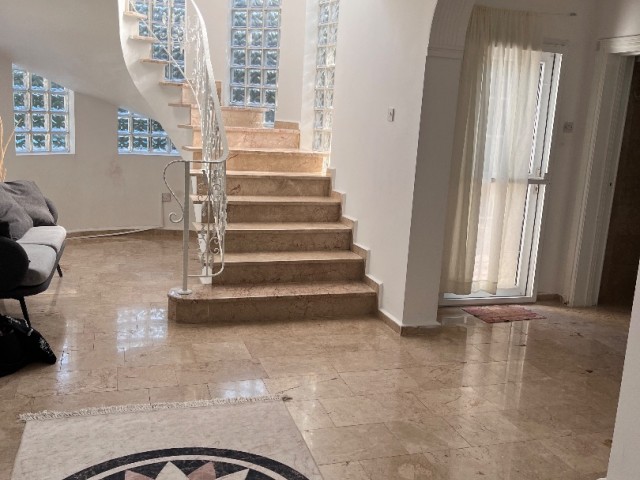 4 bed plus Penthouse Lux Villa. Own pool 