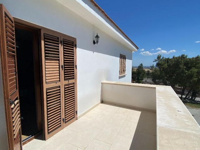 Luxury villa for sale - Panoramic mountain and city views, spacious rooms, terrace and well-maintained garden ** 