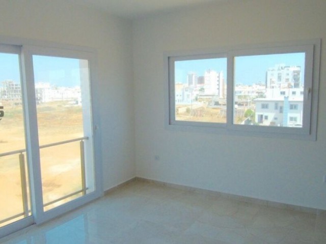 SA-223 Apartment near shopping center