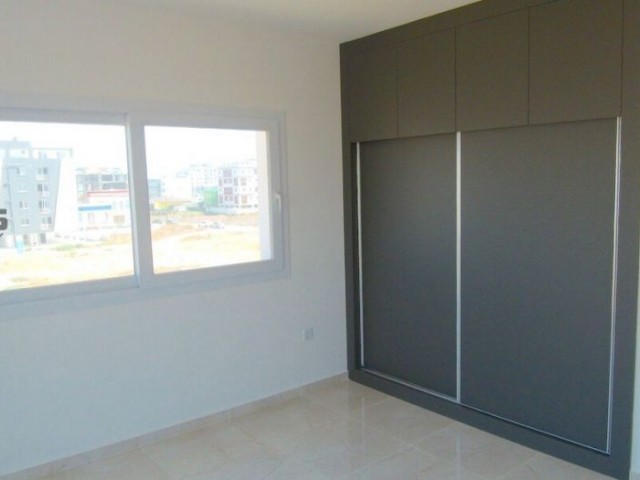 SA-223 Apartment near shopping center