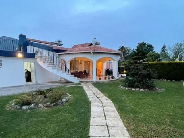 SV-375 drei Schlafzimmer villa in Karakum ** 