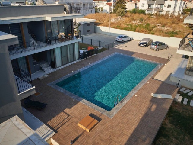 1+1 Wohnung mit Pool in Alsancak