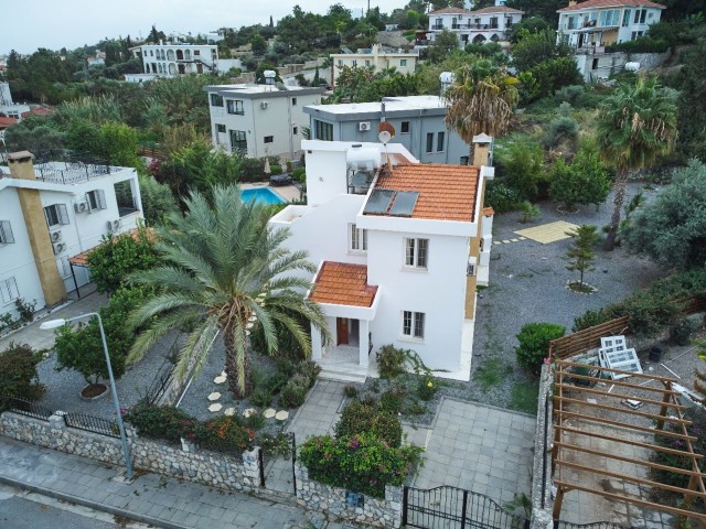 Klasik Kıbrıs tarzında villa