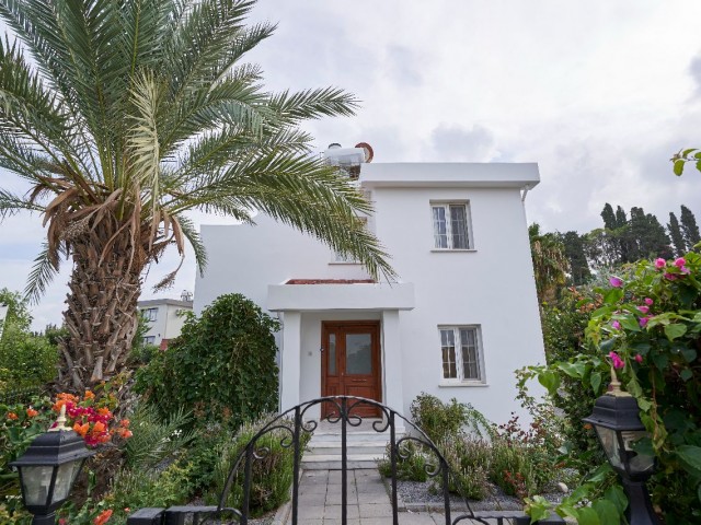 Klasik Kıbrıs tarzında villa