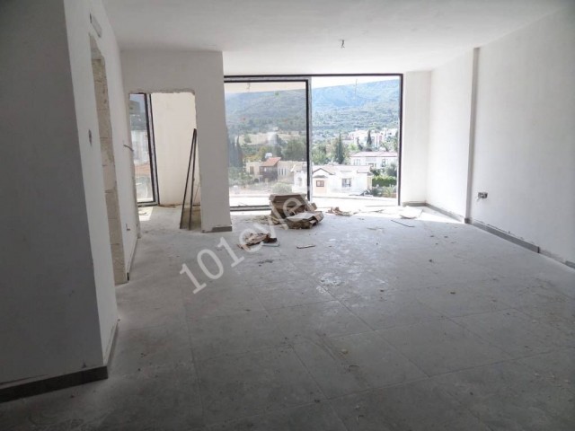 GİRNE MERKEZDE (CC TOWERS) DENİZ VE DAĞ MANZARALI 2 ADET SATILIK DAİRE