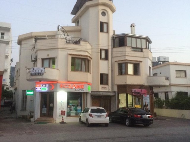 GİRNE MERKEZ BARIŞ PARKI ÇEVRESİ ANA CADDE ÜZERİNDE SATILIK 3+1 DAİRE