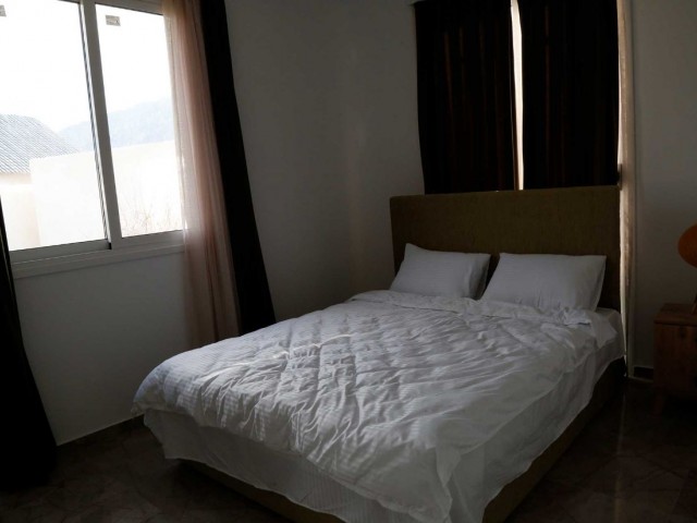 Karshiaka'da 105 metre 1 yatak odalı penthouse