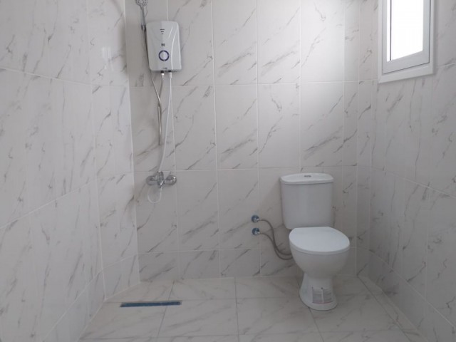 Girne Karaoğlanoğlunda Denize   Sıfır Kiralık 1+1 Ev 