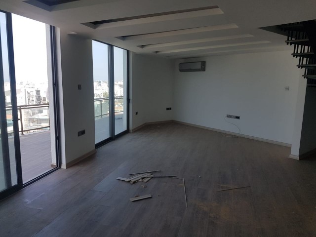 Girne Merkez'de KİRALIK LÜKS 3+1 Doubleks Penthouse!!!