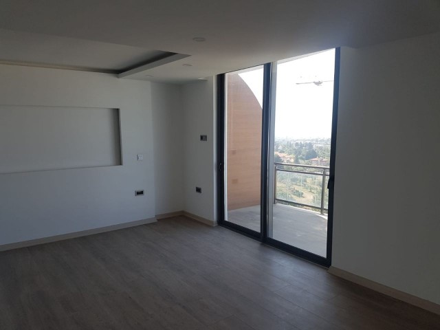 Luxus 3 + 1 Doublex Penthouse zur Miete im Zentrum von Kyrenia!!! ** 