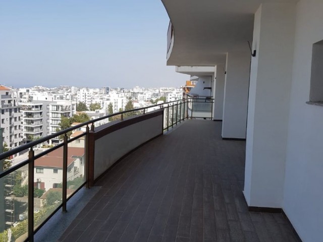 LUXURY fully furnished 4+1 Apartment FOR RENT in the center of Kyrenia ** 