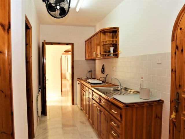 Girne Çatalköy 3+1 bungalow. 2 dönüm arsa