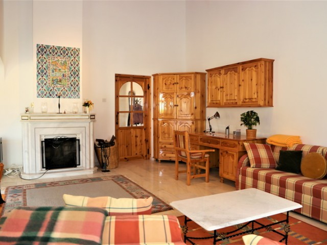 Girne Çatalköy 3+1 bungalow. 2 dönüm arsa