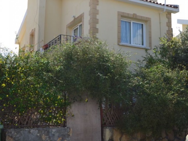 Girne Laptada 2+1 villa havuzlu