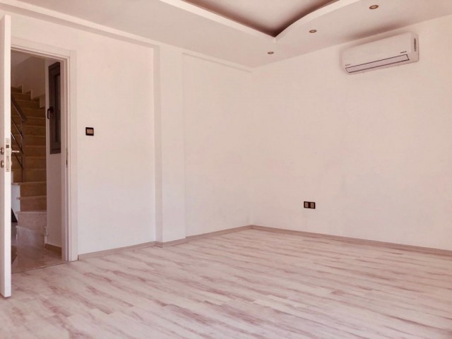 Girne merkez SATILIK YENİ LÜKS DUBLEKS 3+1 PENTHOUSE. MASRAFSIZ. KDV yok (NUSMAR bölgesi)