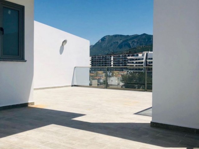 Girne merkez SATILIK YENİ LÜKS DUBLEKS 3+1 PENTHOUSE. MASRAFSIZ. KDV yok (NUSMAR bölgesi)