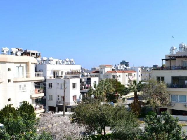 Girne merkezde ( ŞOKMAR) 2+1 yeni daire