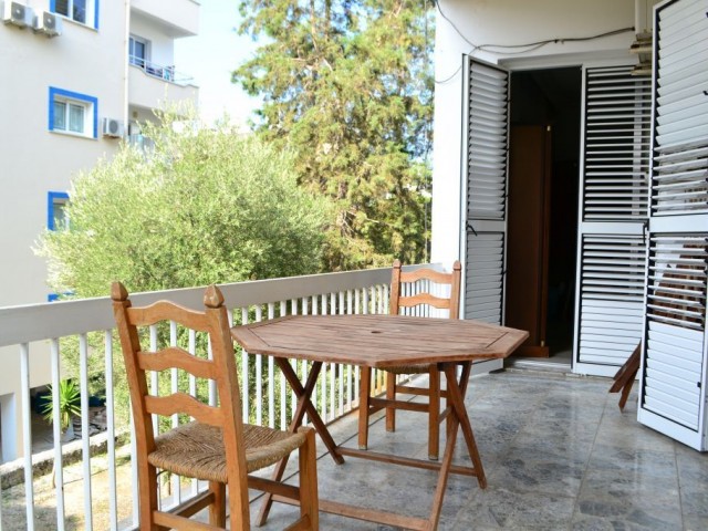 Girne merkezde (KAŞGAR) 2+1 GENİŞ daire/ 150 m2