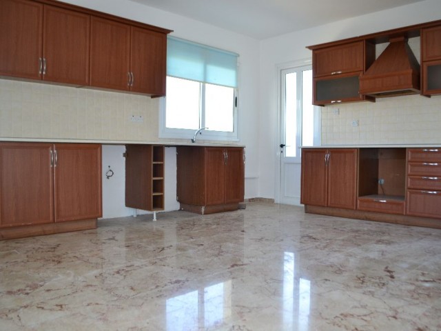 Penthouse To Rent in Girne Merkez, Kyrenia