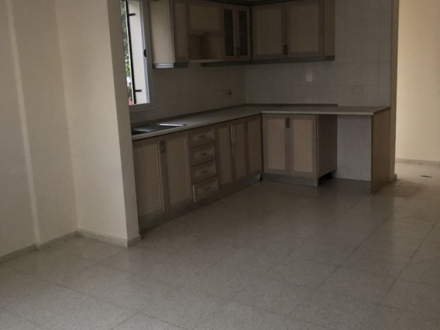 Flat To Rent in Zeytinlik, Kyrenia