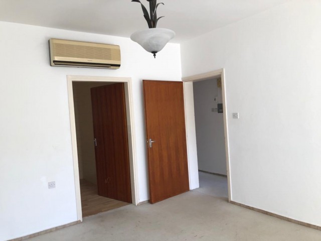 2+1 Flat Kyrenia City Center for sale from owner