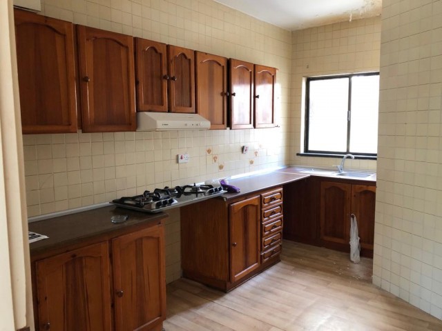 2+1 Flat Kyrenia City Center for sale from owner