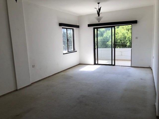 2+1 Flat Kyrenia City Center for sale from owner