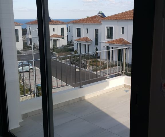 LUXURY 2+1 FLAT IN KIBRIS TOWN HOUSES