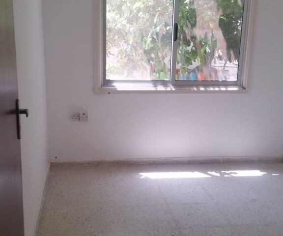 Flat To Rent in Zeytinlik, Kyrenia