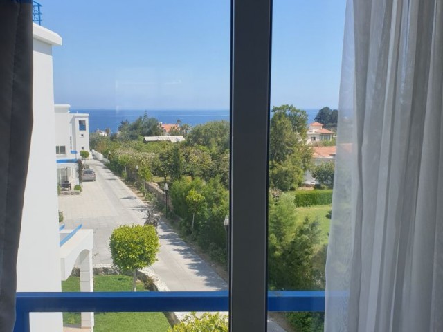 Luxus-Apartments in Kyrenia ESCAPE BEACH mit Pool zu Preisen ab 58000 STG ** 