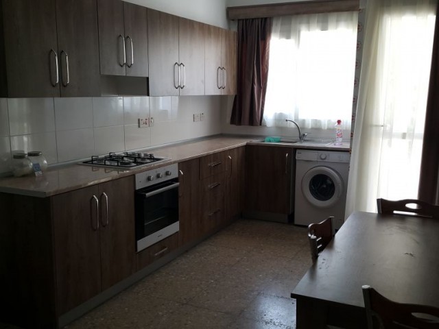 LEFKOŞA DEREBOYUNDA ÇOK GENİŞ, OFİS OLMAYA DA MÜSAİT 3+1 DAİRE!