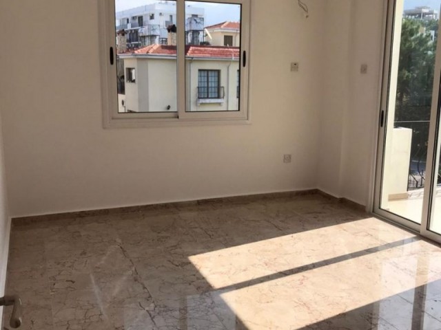 GİRNE ŞOKMAR BÖLGESİNDE 3+1 EŞYASIZ PENTHOUSE!!!