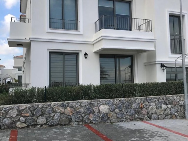 KIBRIS TOWN HOUSES'DA ZEMİN KATTA EŞYALI 1+1 DAİRE!