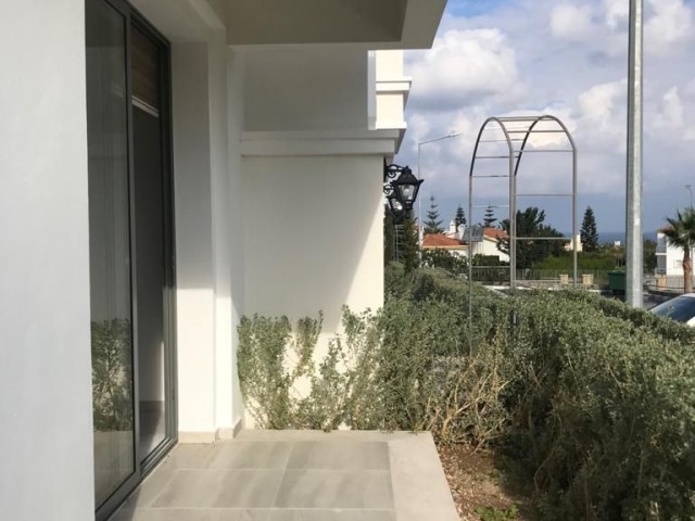 KIBRIS TOWN HOUSES'DA ZEMİN KATTA EŞYALI 1+1 DAİRE!