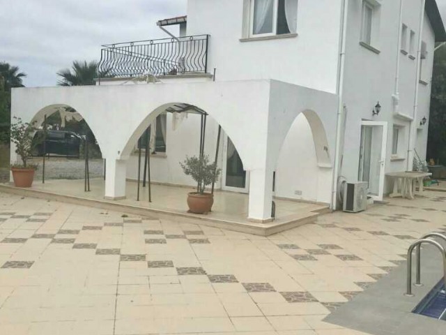 Girne Cratos Bolgesinde 4+1 Full Esyali Ozel Havuzlu Villa (*FIRSAT*)