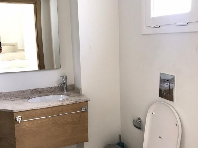 Flat To Rent in Alsancak, Kyrenia