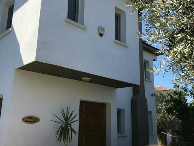 VOLL MÖBLIERTE 3 + 1 VILLA MIT PRIVATEM POOL IN CHATALKÖY CRATOS! ** 